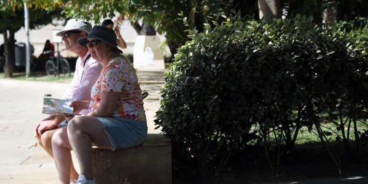 Los españoles realizaron 34,7 millones de viajes hasta marzo y se gastaron 11.175 millones de euros