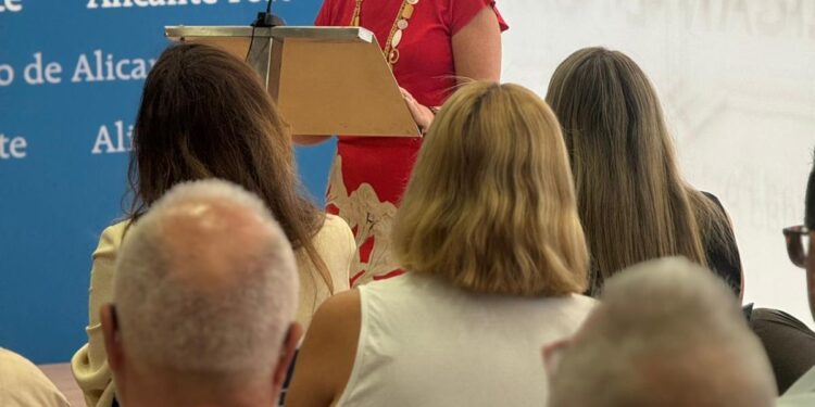 Los cruceros tienen un impacto económico de 66 millones de euros en Alicante