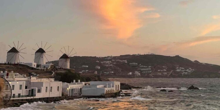 Los mejores destinos para viajeros LGBTQ+ en verano 2025, según Expedia