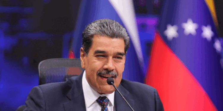 Maduro pide a Trump que no se deje "envenenar" sobre Venezuela tras las últimas limitaciones a los viajes