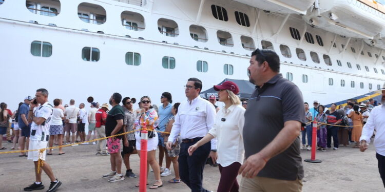 Cruceristas llegan a Mazatlán