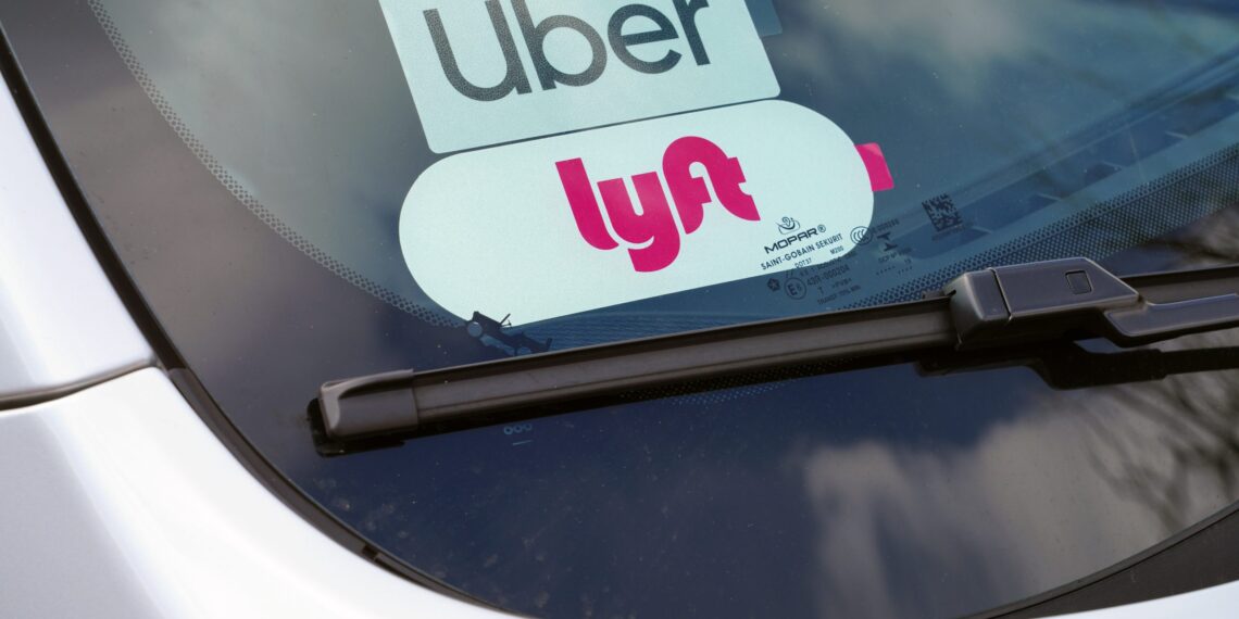 Nuevo impuesto encarecerá viajes en taxi, Uber y Lyft