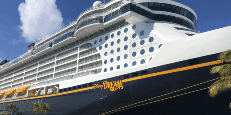 Padre se lanza al mar para salvar a su hija tras caer desde un crucero de Disney – DIARIO CRÓNICA