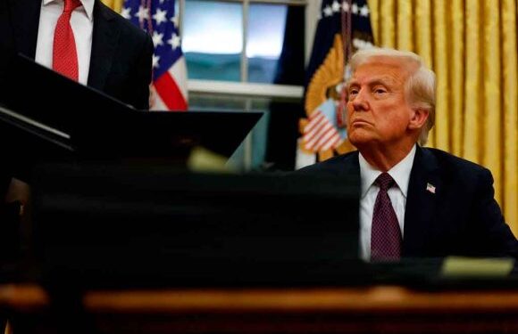 Trump firma proclamación que prohíbe viajes a EE. UU. desde 12 países