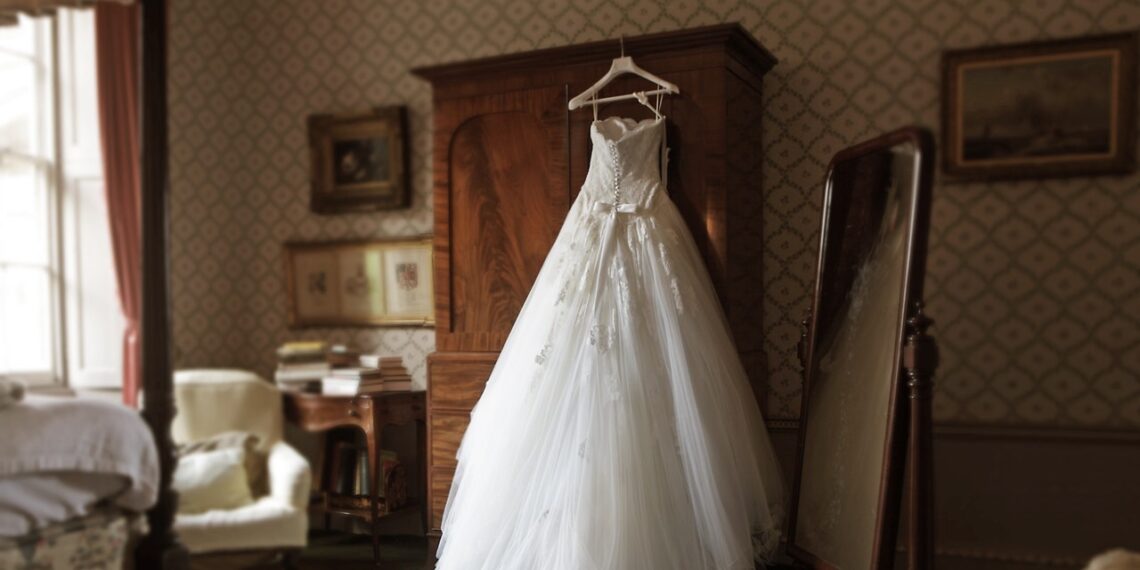 Why a Wedding Dress Rental Might Be the Perfect Addition to Your Bridal Wardrobe