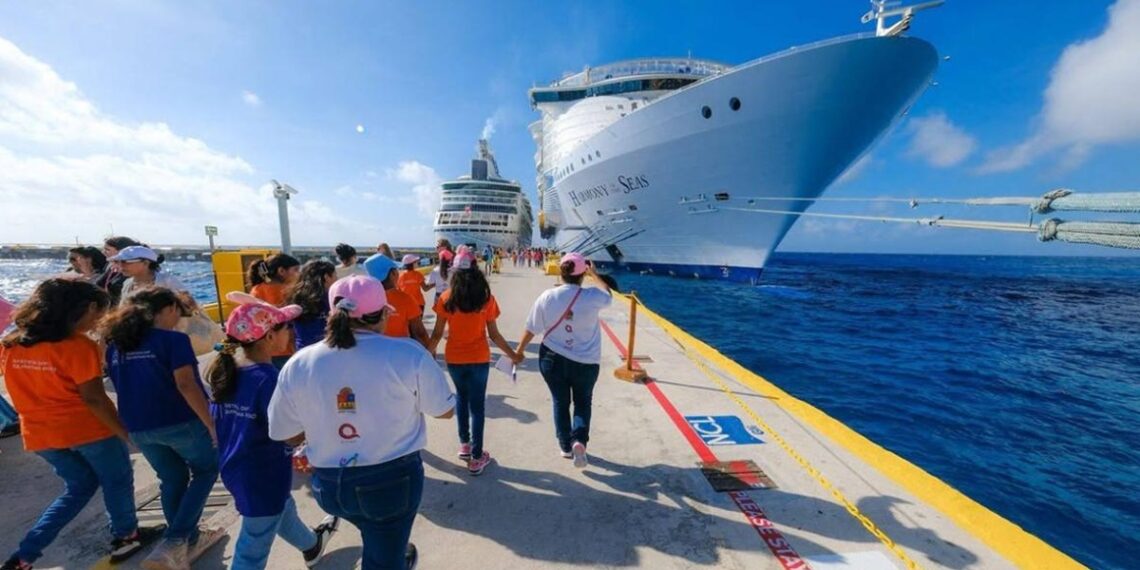 Royal Caribbean abre las puertas de sus cruceros a infancias quintanroenses