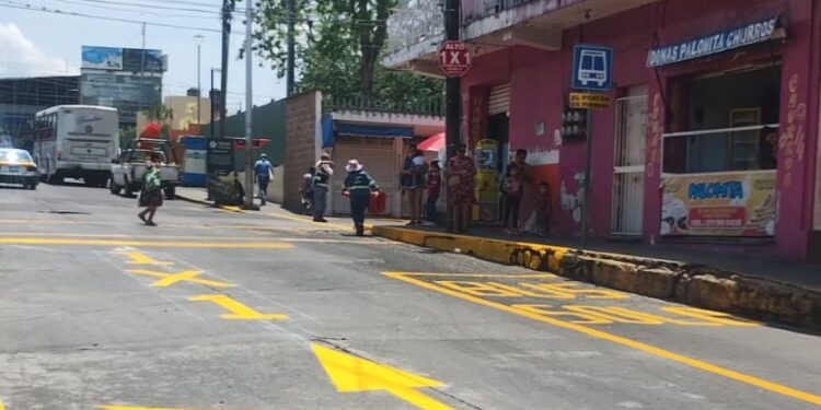 Realizan trabajos de balizamiento en nuevo crucero Uno por Uno