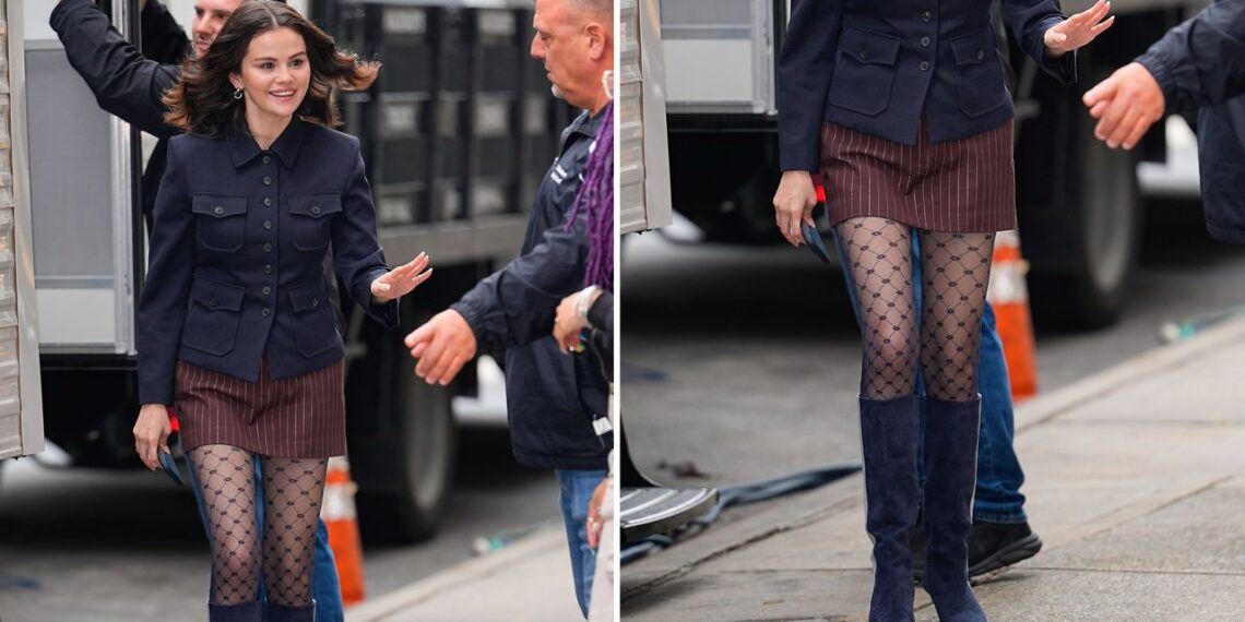 Selena Gomez combina falda mini de rayas con medias de red y ESAS botas altas deportivas