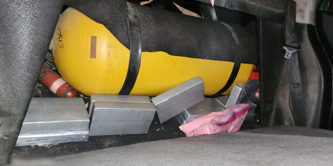 Buenos Aires: Taxista fue detenido cuando realizaba viajes cargado con 26 kilos de cocaína