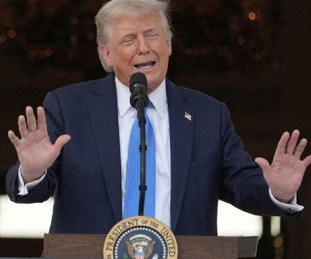 Trump anuncia prohibición total de viajes a EU para personas de 12 países y parcial para otros siete