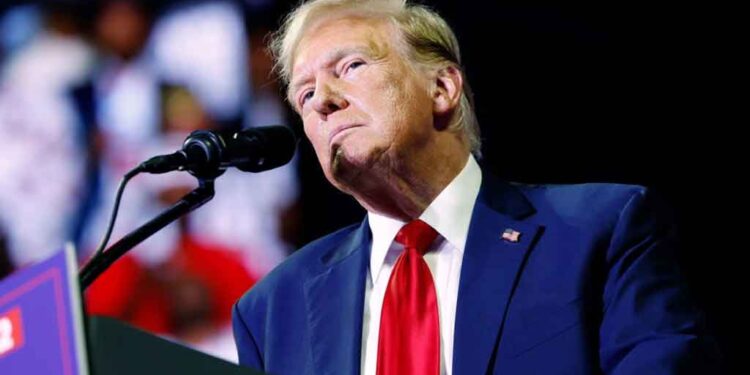 Trump restringe viajes desde varios países como Cuba y Venezuela