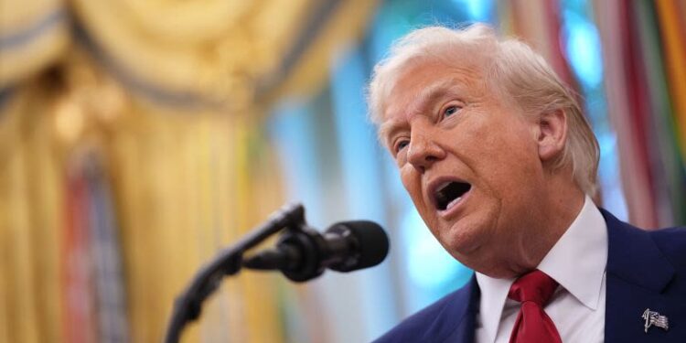 Trump prohíbe y restringe viajes a EE.UU. desde varios países