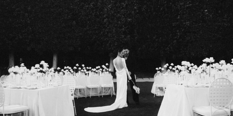 Una boda en Beverly Hills y un vestido de novia minimalista: Esta es la historia de amor de Cara Santana y Shannon Leto