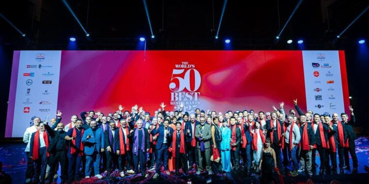 Foto de familia de los premiados en la gala.
