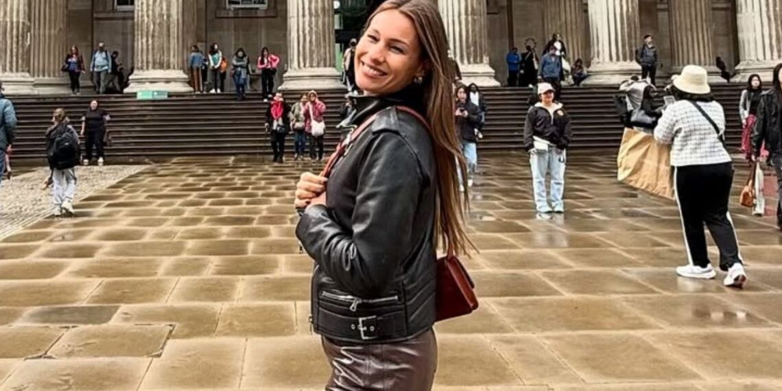 Pampita visitó un museo sola y reveló que le pide a extraños que le saquen sus mejores fotos