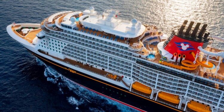 Una niña de cinco años cayó al mar en un crucero de Disney y su padre saltó al agua para salvarla