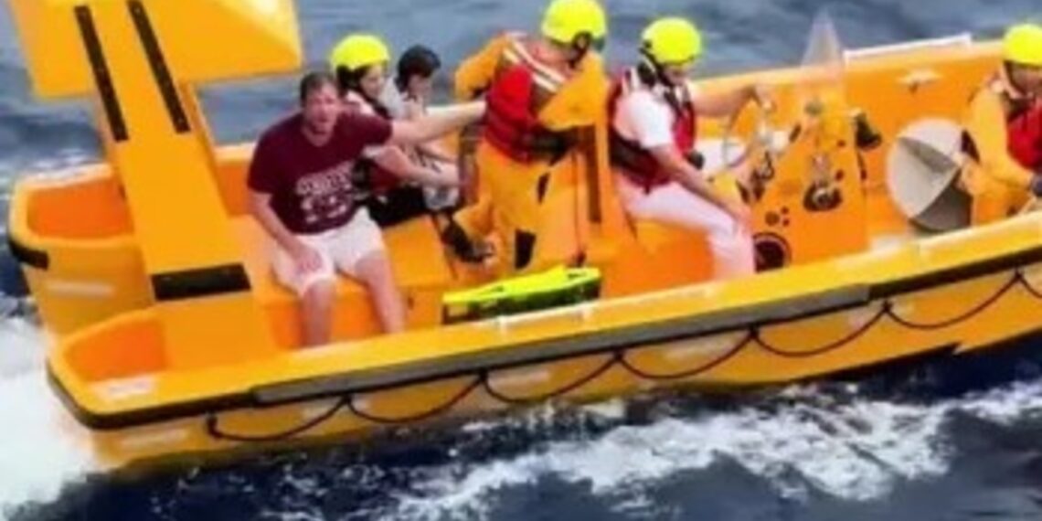 una niña cayó por la borda de un crucero de Disney y su padre se tiró al agua para salvarla