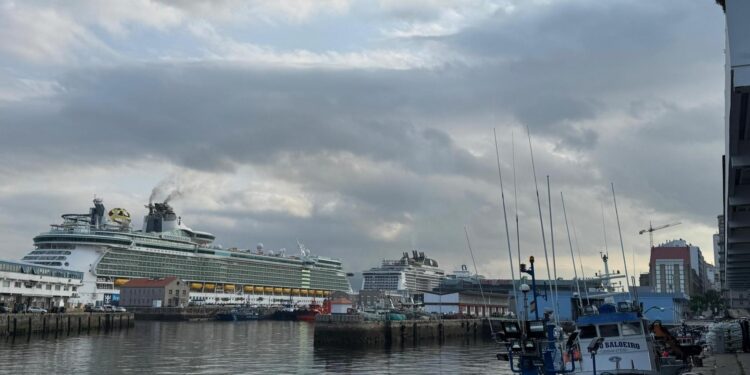 Vigo recibe a 13.000 turistas a bordo de dos cruceros