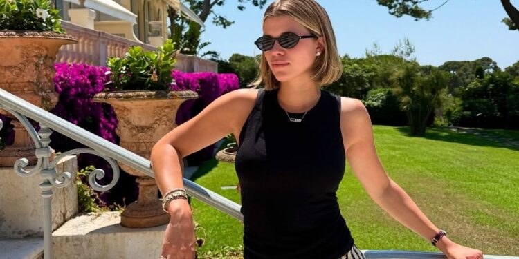 ¡Bonjour Bob! El corte de cabello bob francés de Sofia Richie se impone en verano 2025