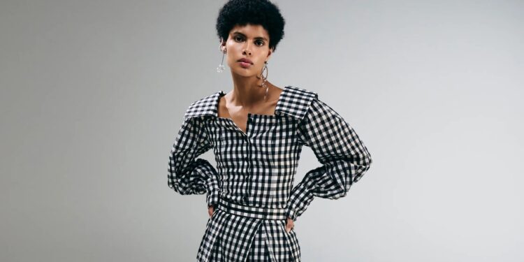 ¿Pijamas o declaración de estilo? Los pantalones de cuadros vichy son la tendencia que domina el verano 2025