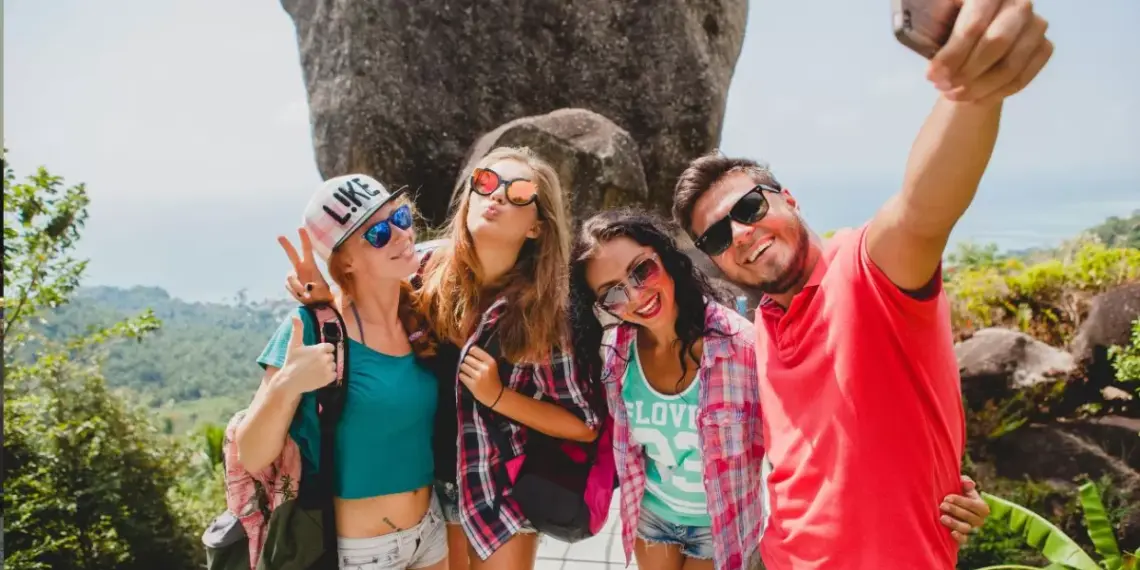 5 DESTINOS ideales para VIAJAR con AMIGOS este 2025