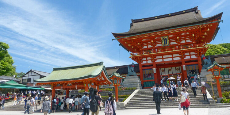 Conocer una cultura y costumbres tan diferentes, es algo que seduce a más de la mitad de los viajeros.