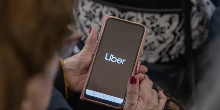 Uber Seniors a Argentina para facilitar los viajes de los adultos mayores