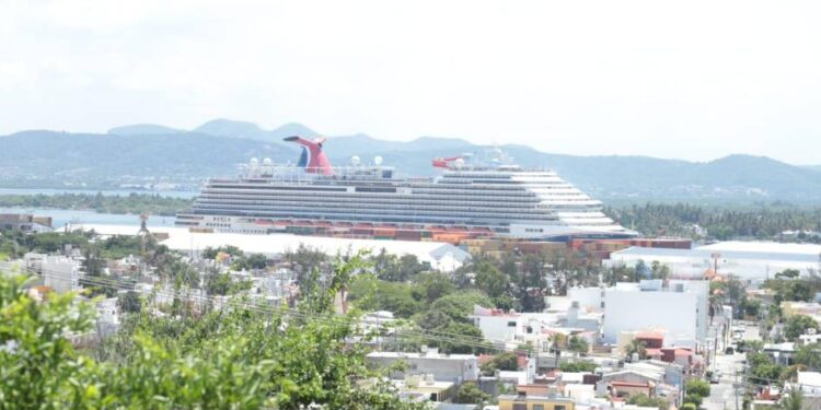 Llega a Mazatlán el crucero Carnival Panorama