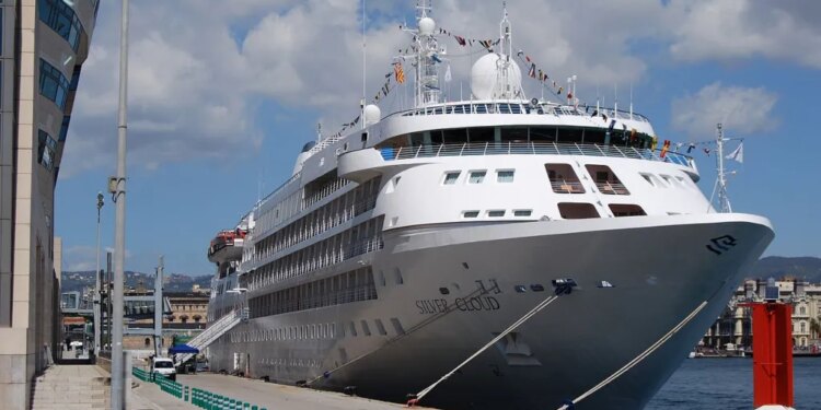 Barcelona cerrará dos terminales de cruceros para combatir el turismo excesivo