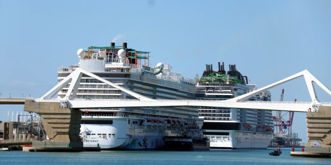 Barcelona reducirá de siete a cinco las terminales de cruceros antes de 2030 para