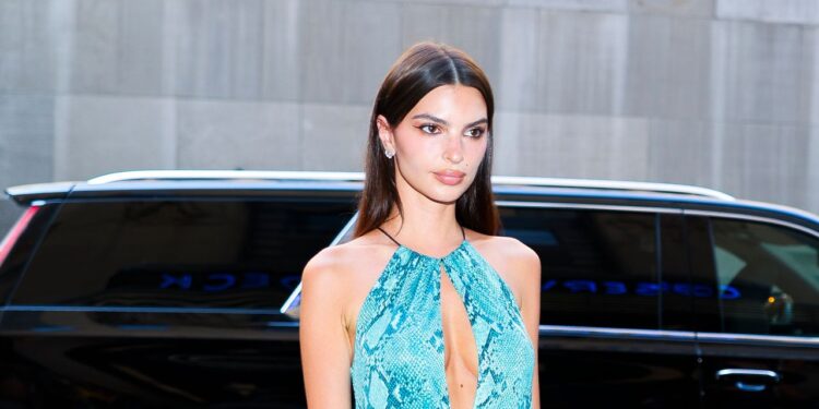 Emily Ratajkowski Makes 1 Pair of Shoes Work for 4 Outfits (in 1 Day!)