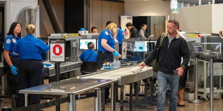 TSA. iStock/ David Tran