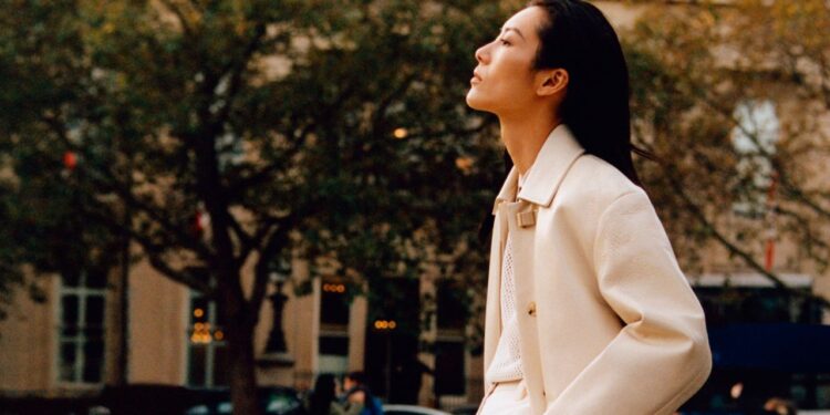 Cortisol alto por las mañanas: cómo regularlo (al salir de casa), según una psicóloga