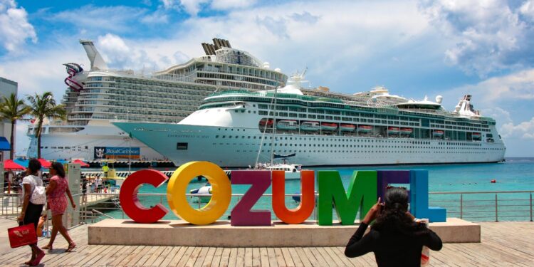Cozumel lidera turismo de cruceros con 2.4 millones