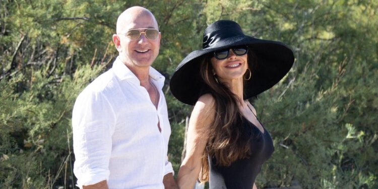 From Ibiza-Core to Beach Goth, Lauren Sànchez Bezos Takes Two Opposing Looks to Saint-Tropez