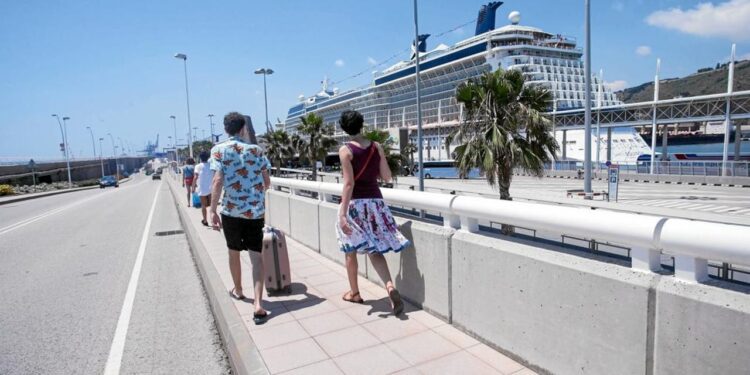 "tendrían que haber desaparecido de aquí hace años"