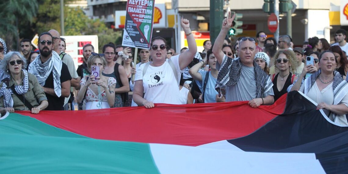 Grecia habla de "racismo" para criticar una protesta propalestina que evitó que atracara un crucero israelí
