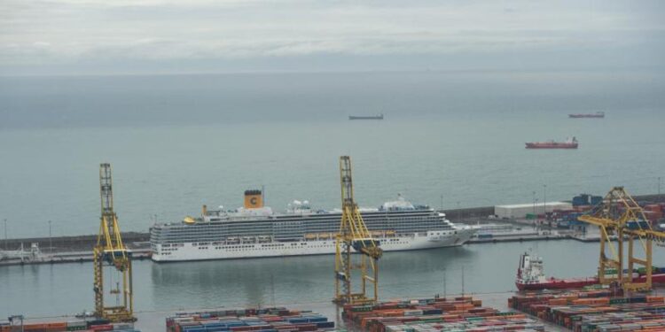 El Puerto de Barcelona y el Ayuntamiento acuerdan reducir de 7 a 5 las terminales de cruceros