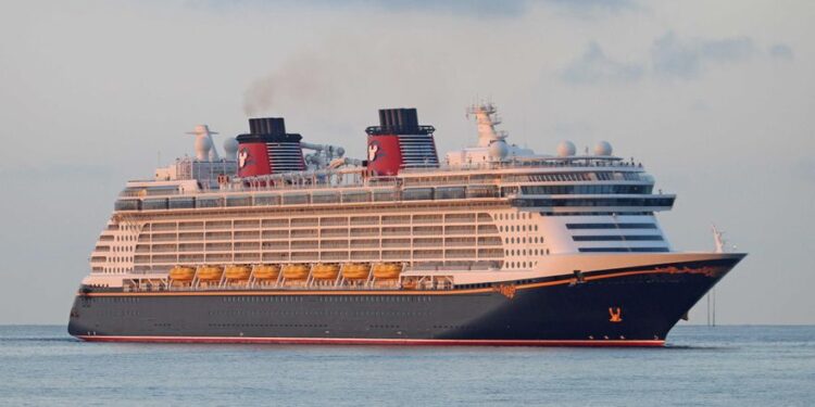 El crucero 'Disney Fantasy' hace escala por primera vez en Palma