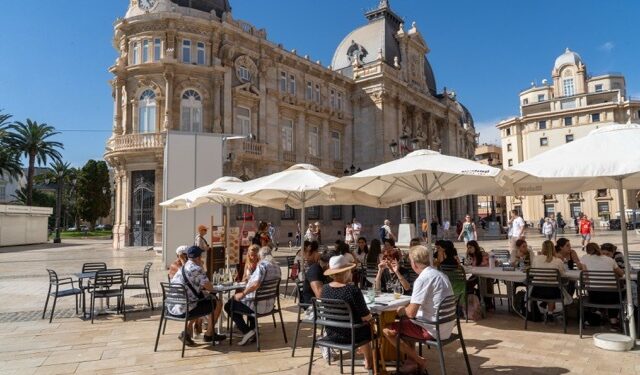 El empleo turístico crece hasta junio por encima de la media nacional y alcanza más de 48.100 afiliados en hostelería y agencias de viajes