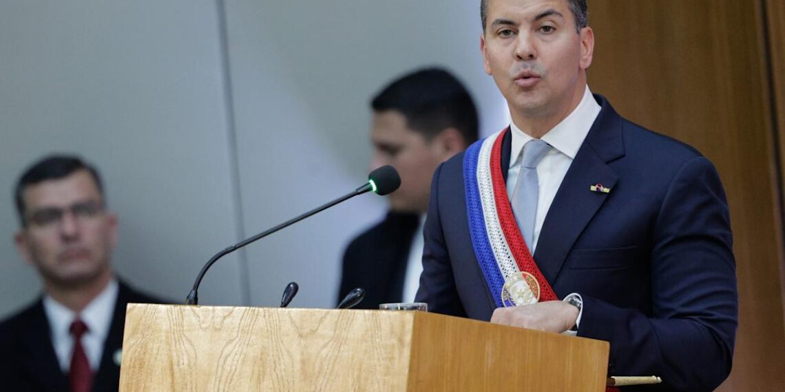 El presidente paraguayo justifica viajes internacionales como parte de "diplomacia activa"