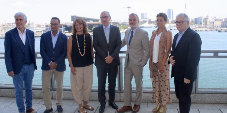 El puerto y el Ayuntamiento de Barcelona acuerdan reducir de siete a cinco las terminales de cruceros y construir una pública