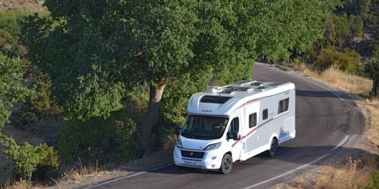 por equipamiento, seguridad y prestaciones
