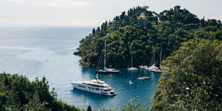 Europa frena el turismo de cruceros ante el desbordamiento turístico