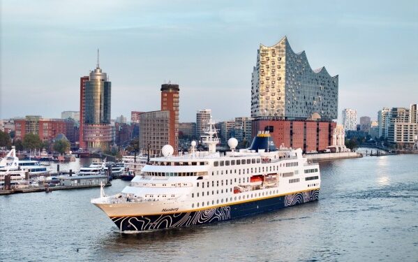 MS Hamburg presenta viaje que une ríos Támesis, Sena y Elba