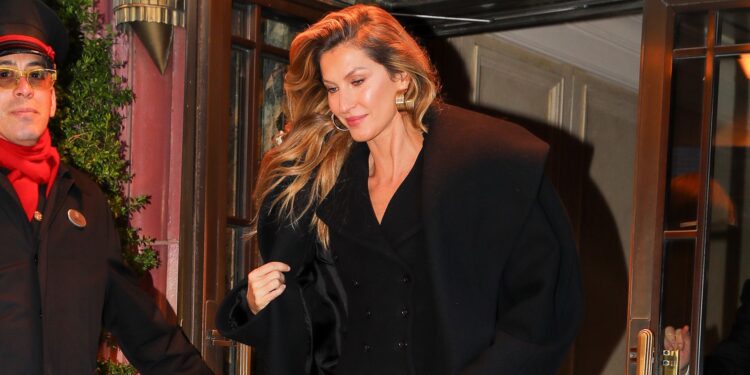 Gisele Bündchen Is the Queen of Rich Mom Style
