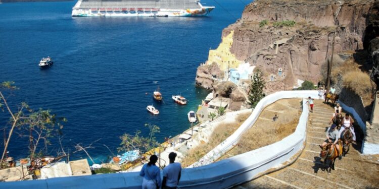 Grecia comienza a cobrar una tasa a los pasajeros de cruceros en Santorini y Mykonos