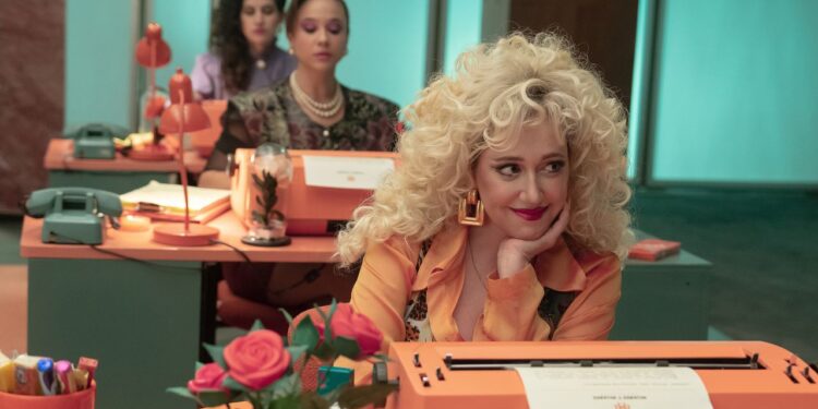 Hace 42 años, Miguel Bosé escribió Pobre secretaria, la canción de Mentiras que es tendencia en pleno 2025