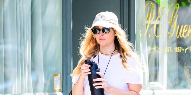 Jennifer Lawrence Has a New Favorite Styling Trick