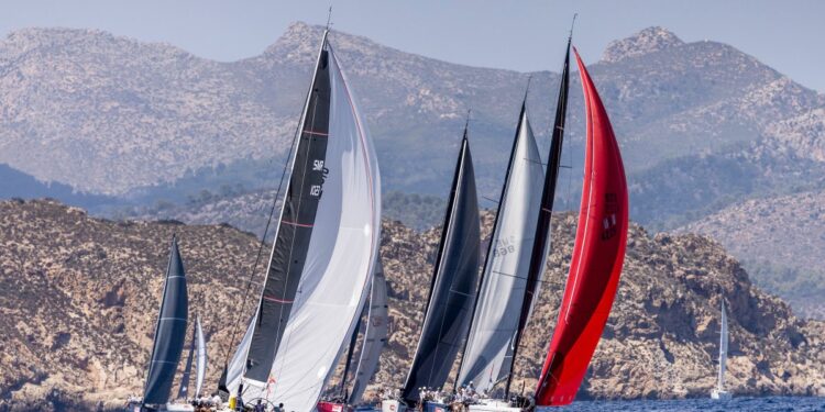La 43 Copa del Rey MAPFRE alcanzó velocidad de crucero con la incorporación de la clase femenina